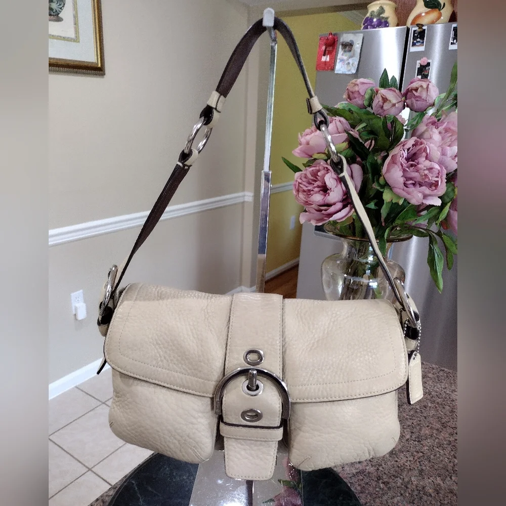 COACH Soho Biege/Cream Purse